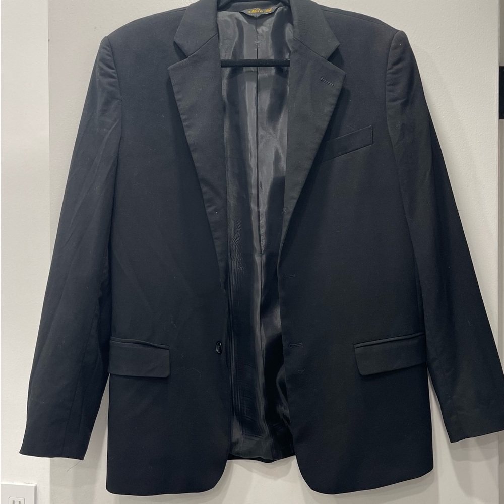 Made In Italy black blazer , pre loved in great condition , fits like a size 6/8